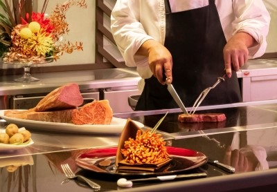 温泉旅館での調理