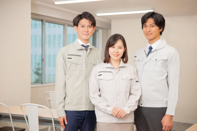 急募【未経験スタート可能な製造スタッフ】年間休日120日/残業月10ｈ程度