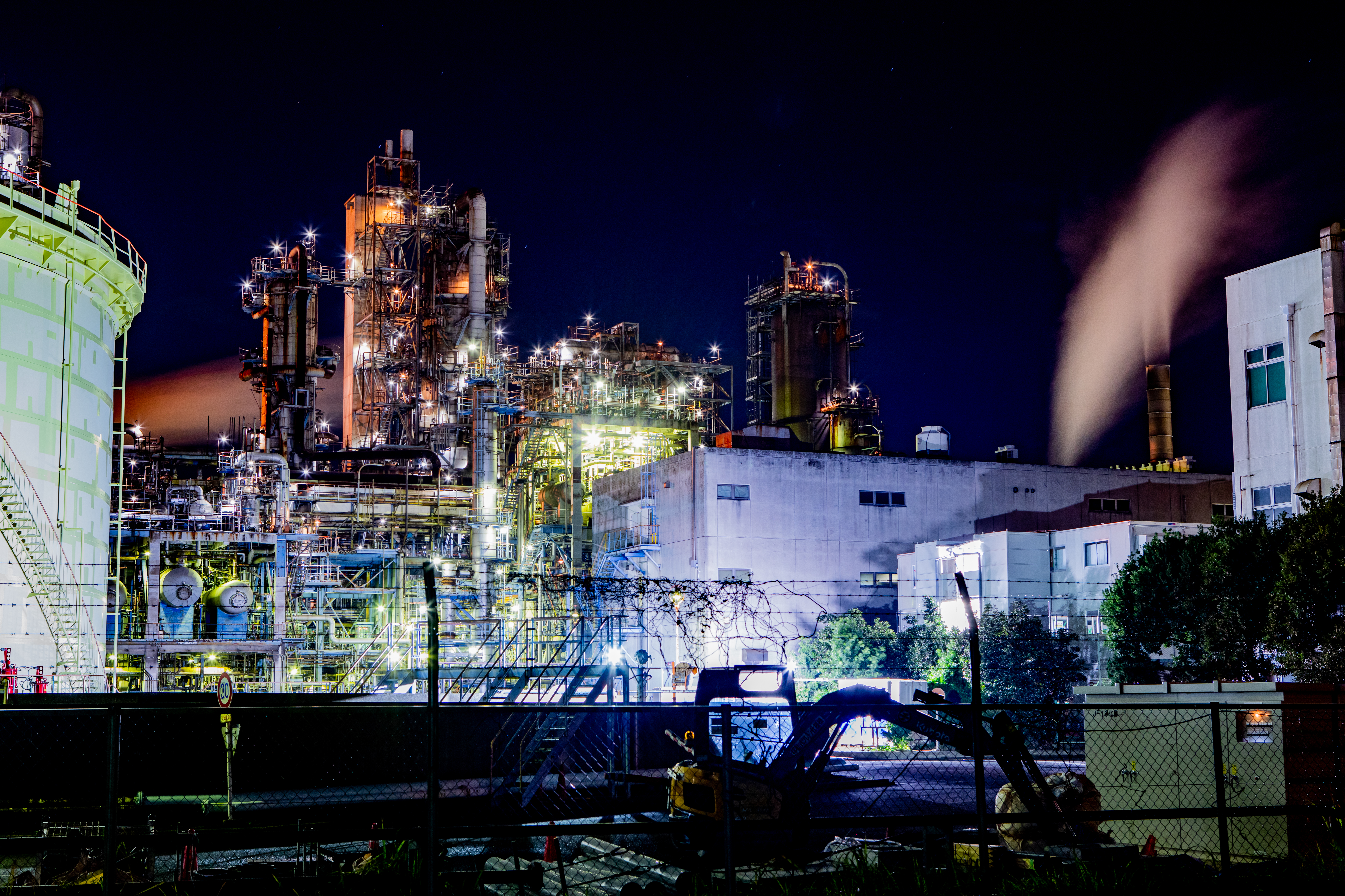 装置の設計（機械・電気・制御）、組立、営業、資材購買