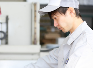 アルミ製窓枠の加工・組立